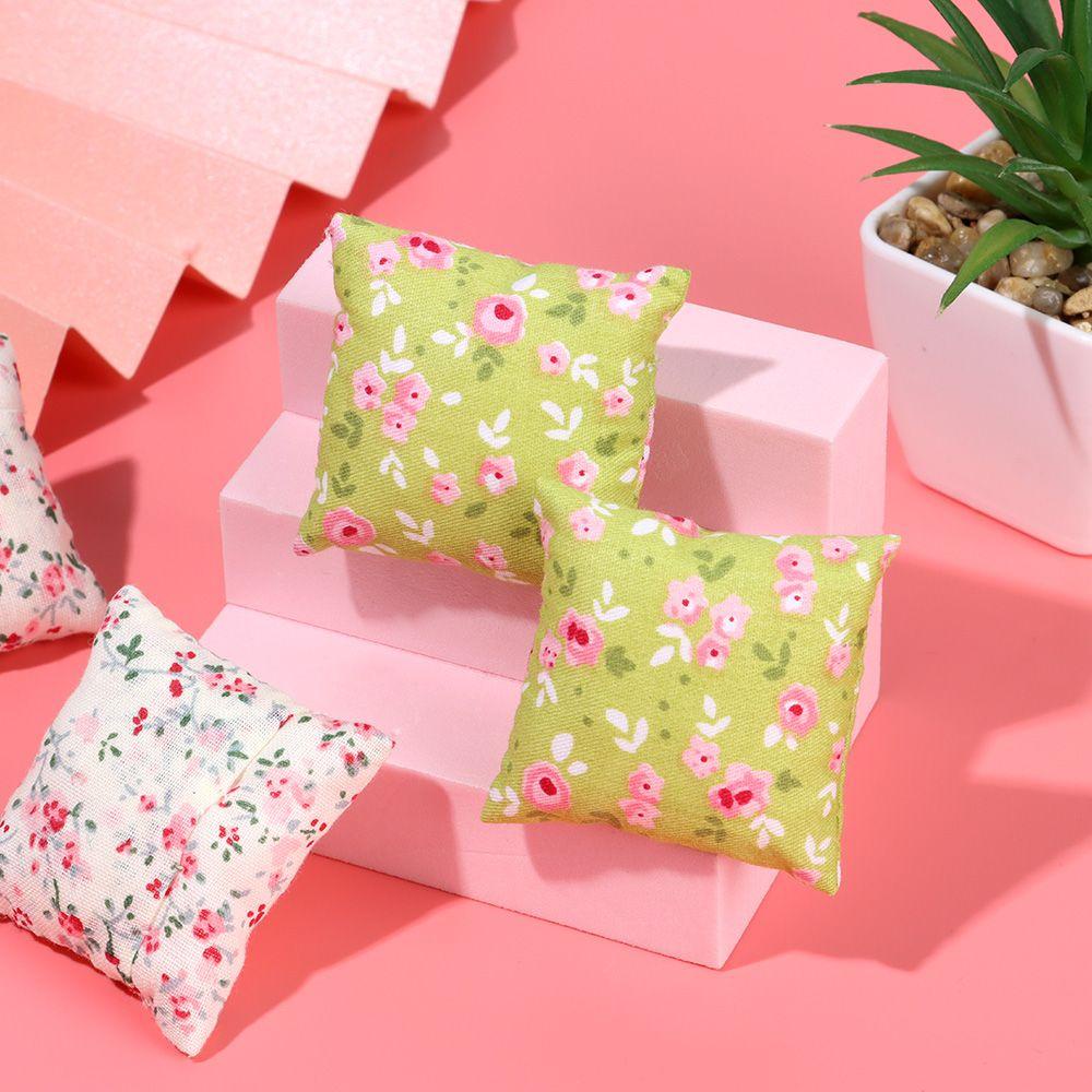 Set 2 Gối Mini Tỉ Lệ 1: 12 Dùng Trang Trí Nhà Búp Bê