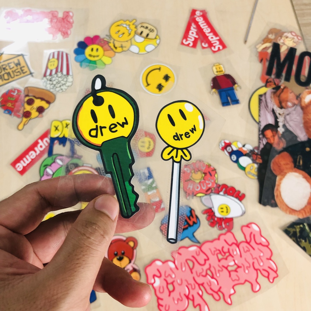 Hình ủi áo thun - ủi áo sơ mi tại nhà mẫu Mặt Cười