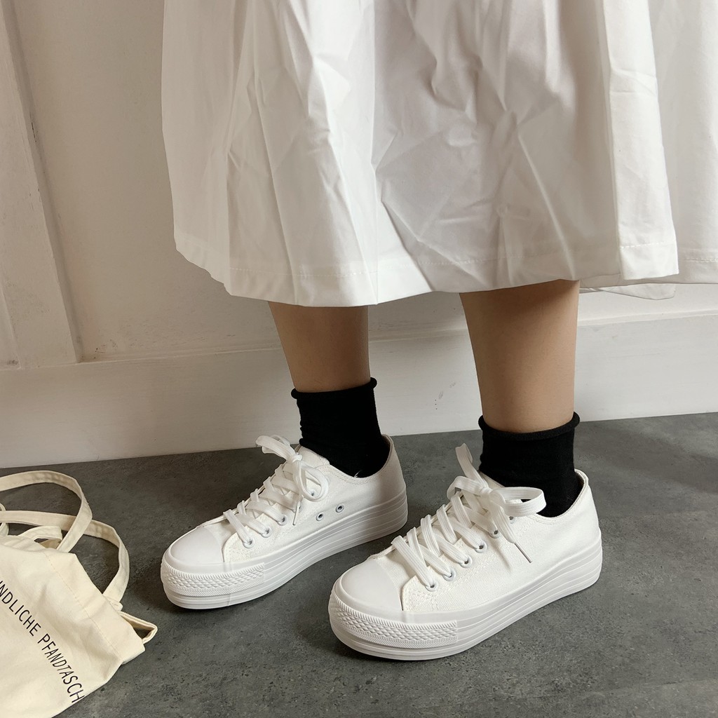 Giày vải trắng đế dày kiểu dáng basic Hàn Quốc
