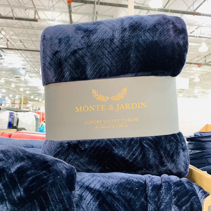 Chăn màu xanh đen Monte &amp; Jardin Embossed Velvet Throw