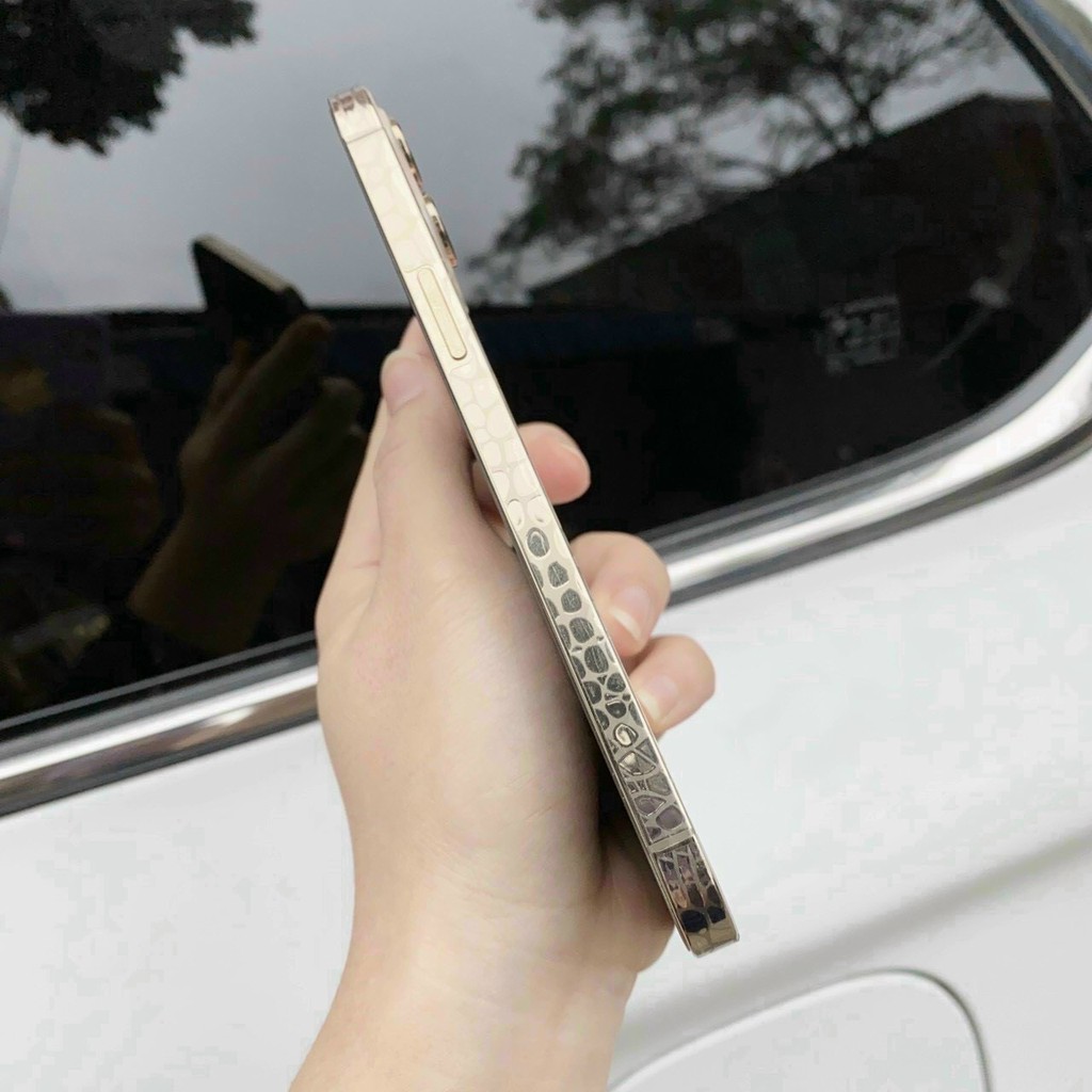 (TẶNG MIẾNG LAU)Miếng dán PPF vân da cá sấu full lỗ loa cho 7/7plus/8/8plus/x/xsmax/11/11promax/12pro/12promax