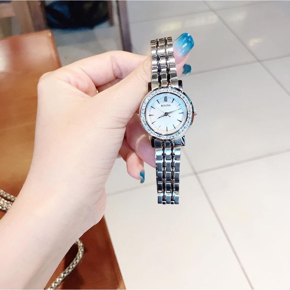 đồng hồ nữ Bulova 98X111 này đẹp quá, viền full đá lấp lánh