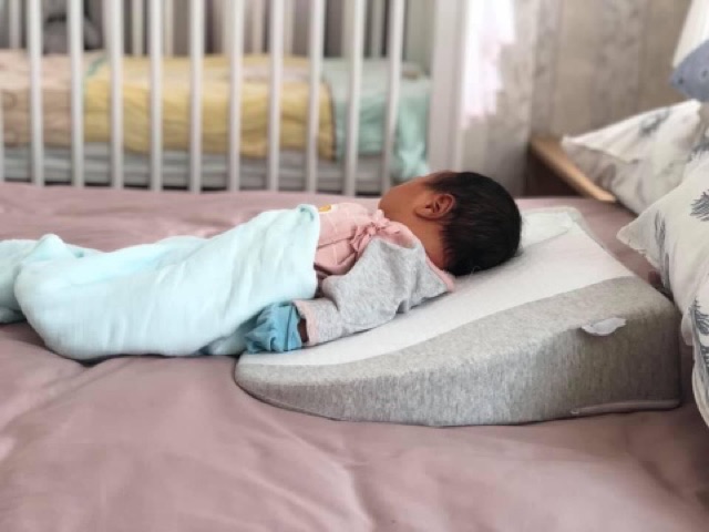 Gối chống trào ngược baby moov