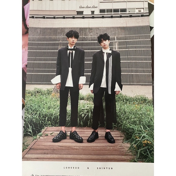 The the the longuo Shinhyun poster tặng kèm tube.