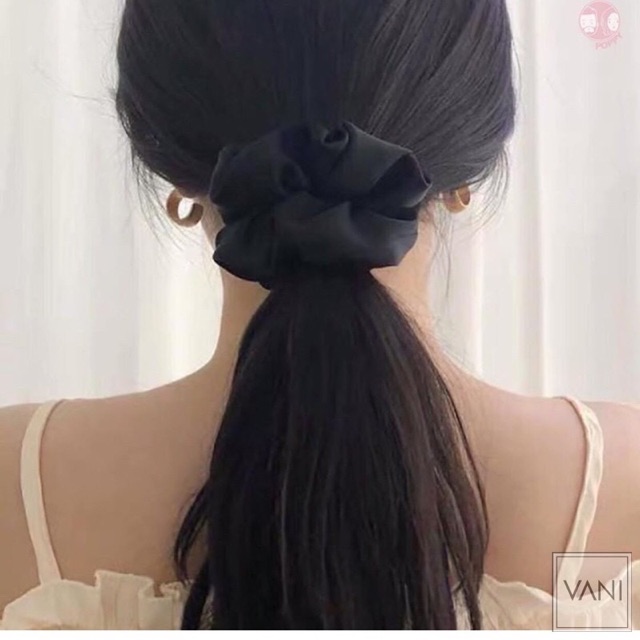 Scrunchies kẻ caro