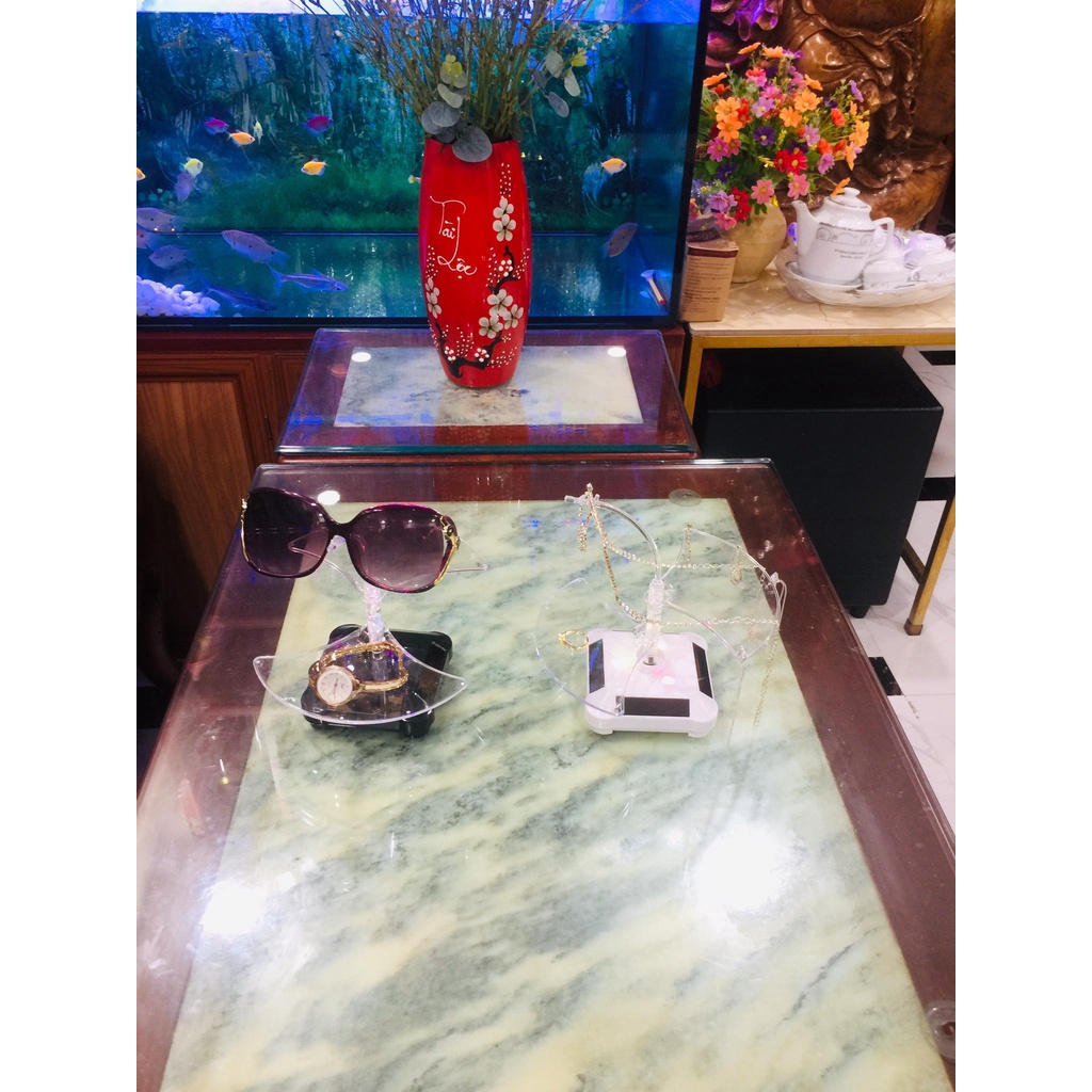 Đế xoay trưng bày sản phẩm : Kính mắt, đồng hồ, trang sức, đồ phong thủy ... Xoay 360 độ có đèn Led