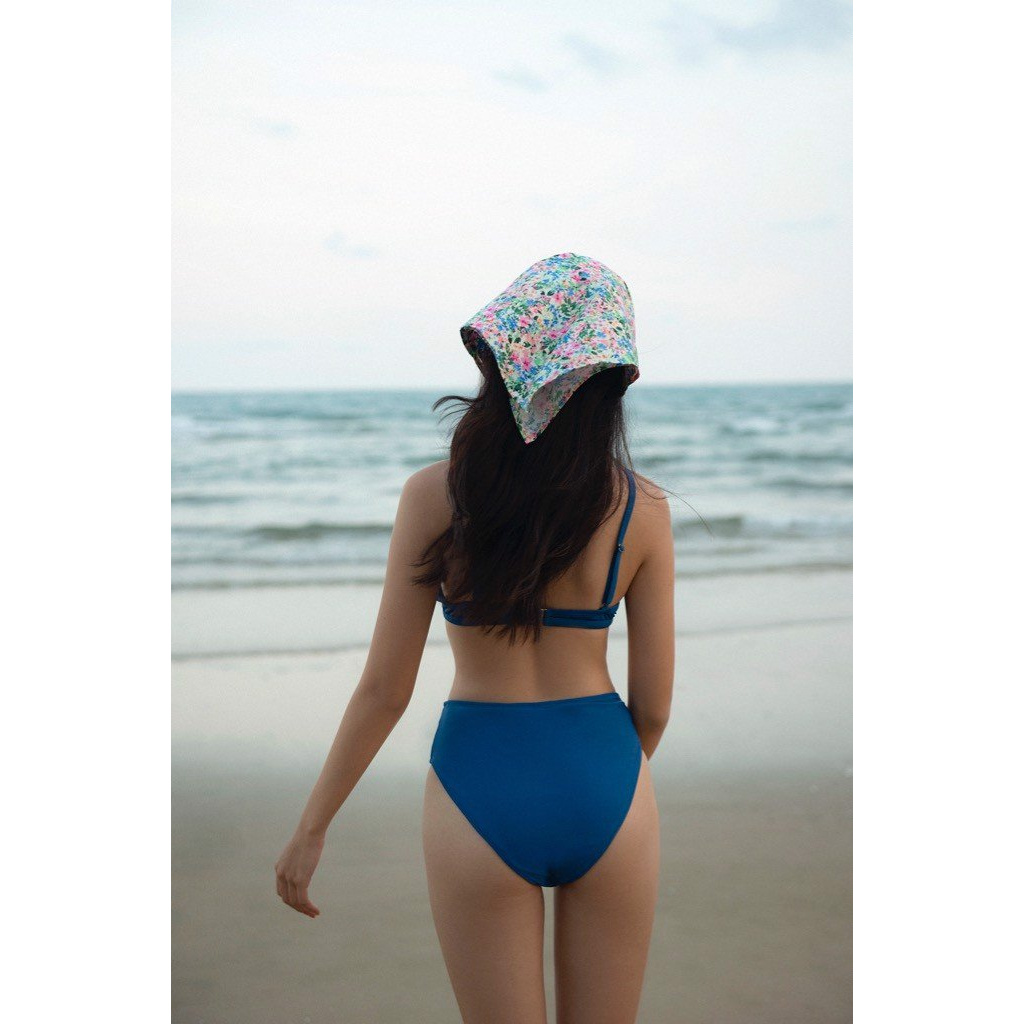 Đồ bơi hai mảnh làm trên nền vải màu xanh dương | BigBuy360 - bigbuy360.vn