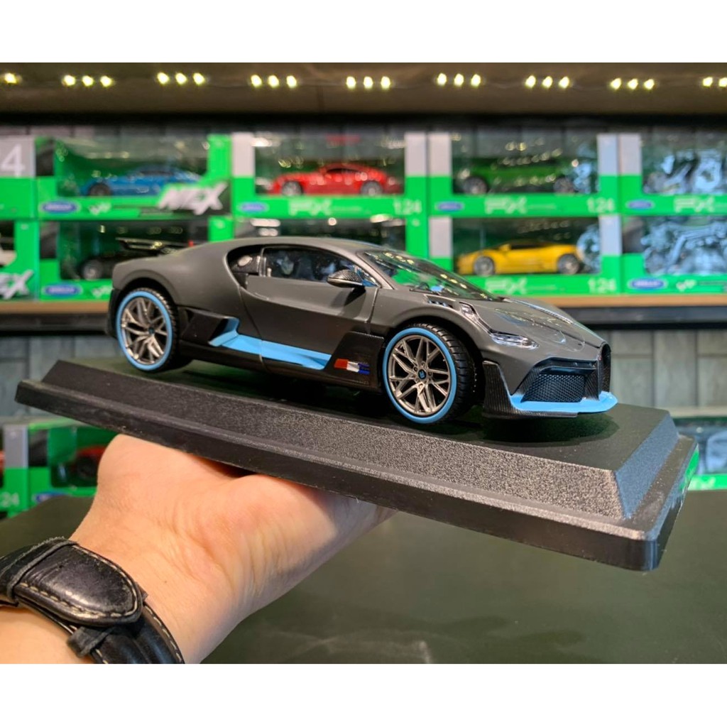 Xe mô hình sắt siêu xe Bugatti Divo tỉ lệ 1:24 hãng Maisto màu đen xanh