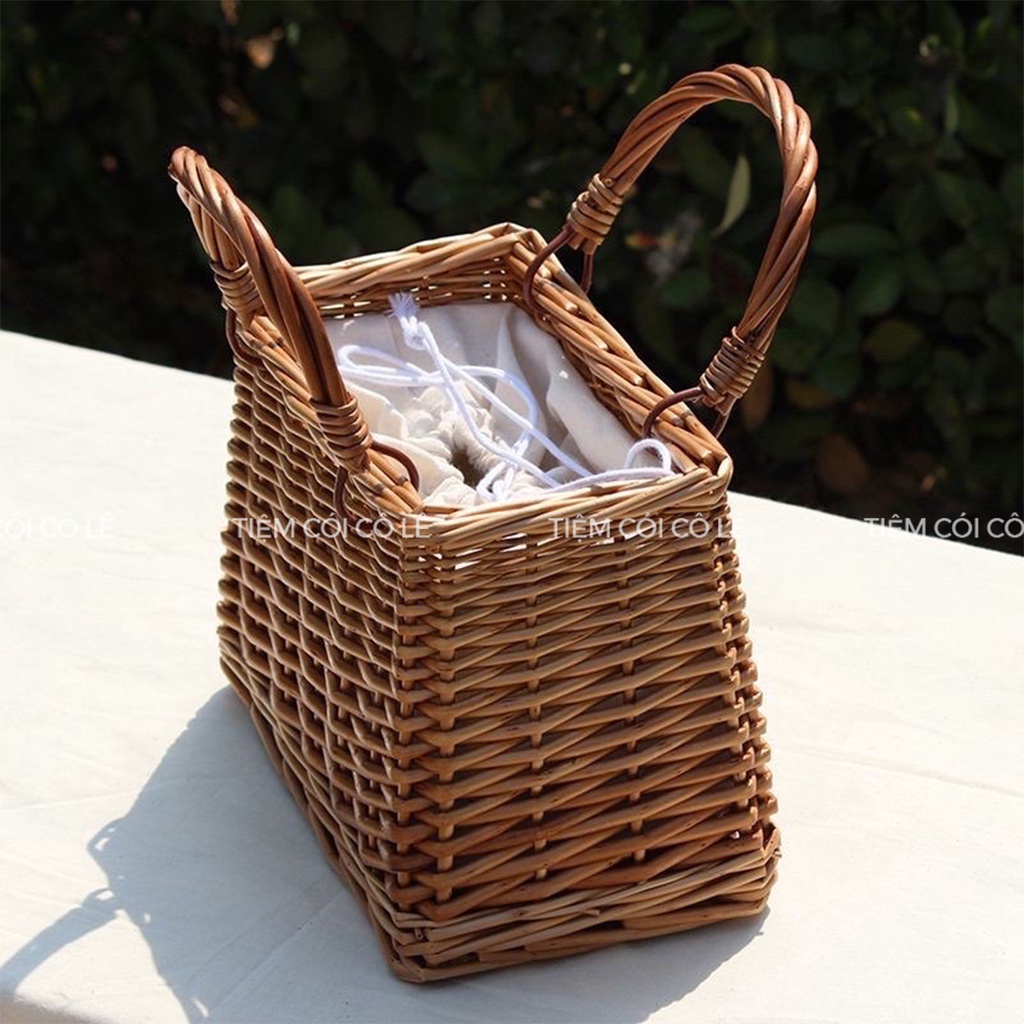 Giỏ mây đính nơ ruy băng, túi xách đi biển, phụ kiện chụp ảnh, làn cắm hoa tiện dụng - Tiệm Cói Cô Lê