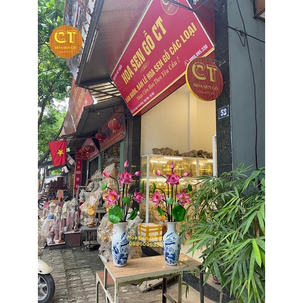 Hoa Sen Gỗ  Cắm Bình Sứ