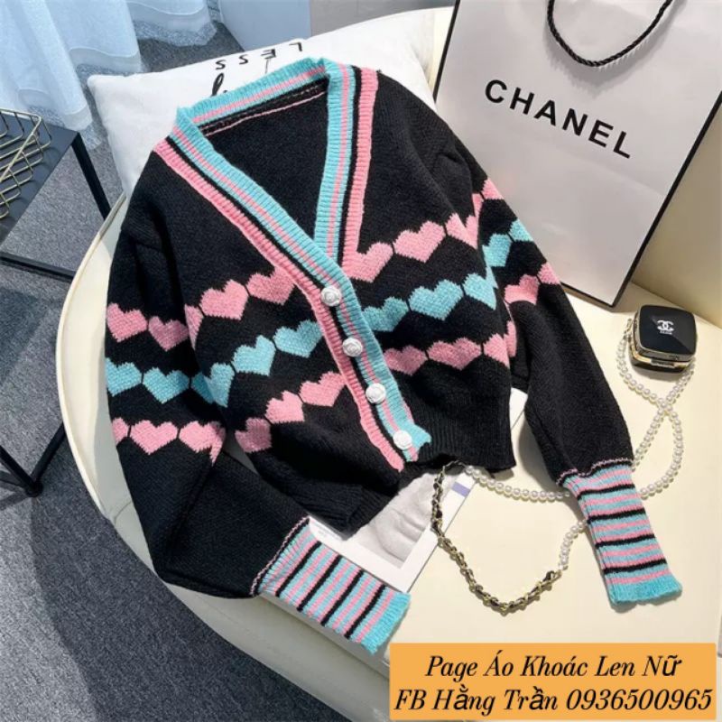Mã giảm giá mới Áo khoác cardigan len dáng lửng họa tiết hình tim.