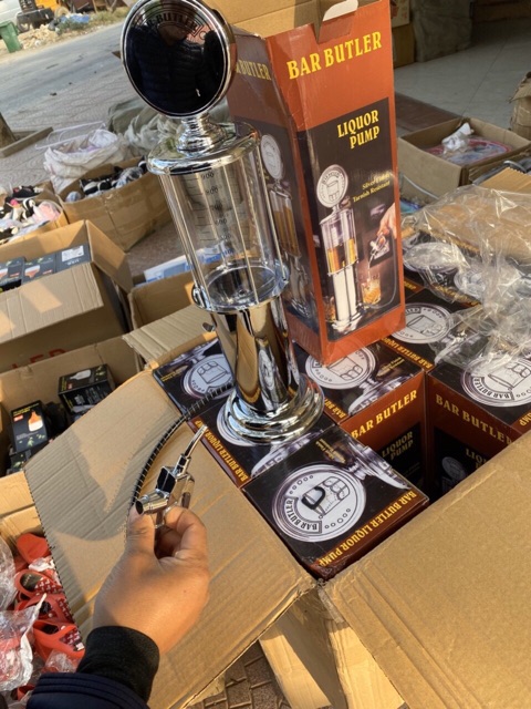 Bình rót rượu hình cây xăng cực chất. | BigBuy360 - bigbuy360.vn