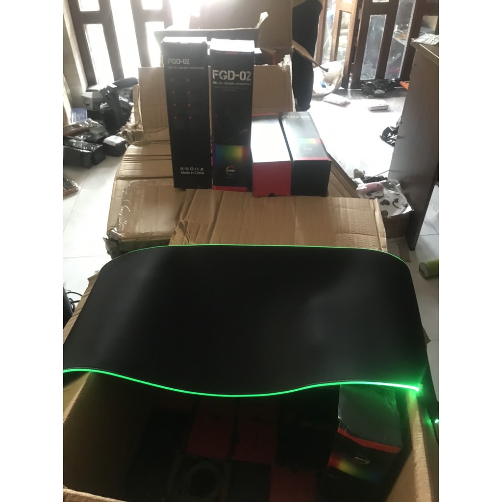 Lót chuột LED RGB kiêm sạc điện thoại không dây Gaming