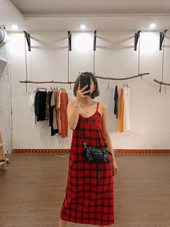 Váy yếm 2 dây kẻ caro đỏ