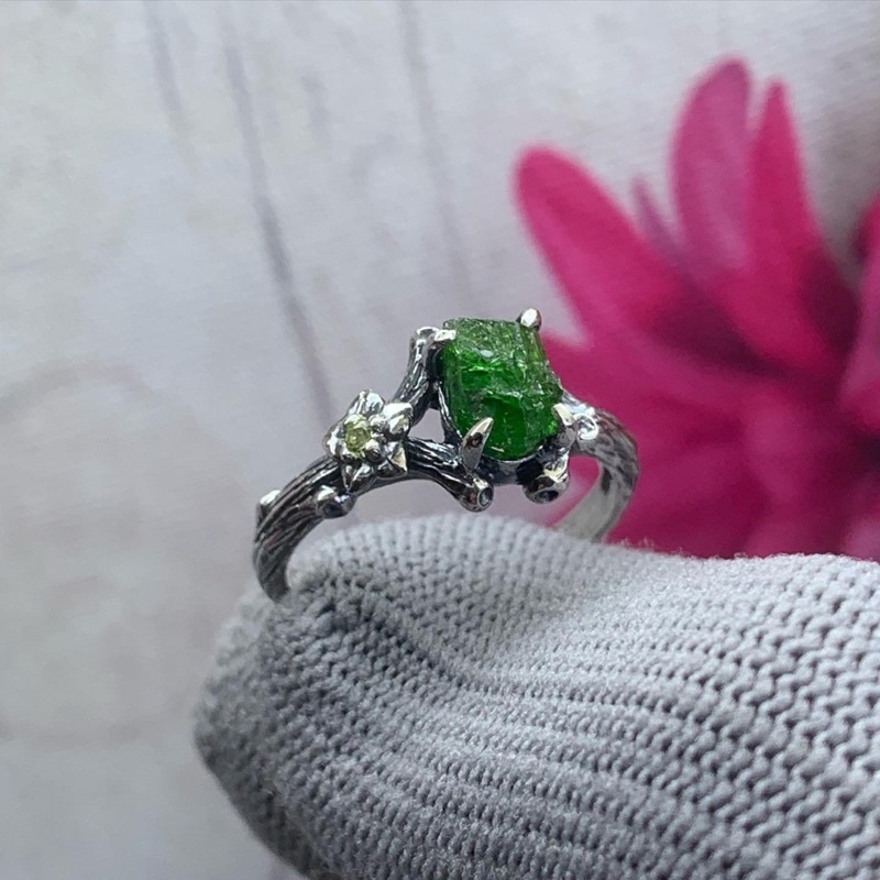 Nhẫn bạc 950 gắn đá peridot!
