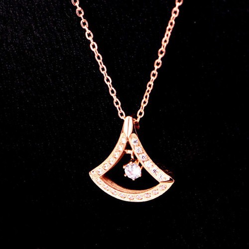 Dây Chuyền Titan Ko Đen Hình Quạt Đính Đá Nhân Tạo TT 2797