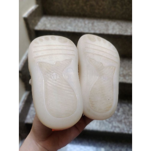 Giày bata thể thao cho bé gái 1 tuổi