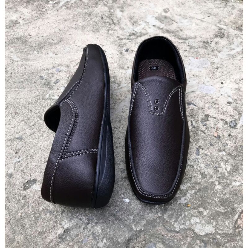 Giày lười nam mẩu mới, da mềm, mã GM12, size từ 39-43, màu nâu, đế khâu sẳn rất chắc chắn