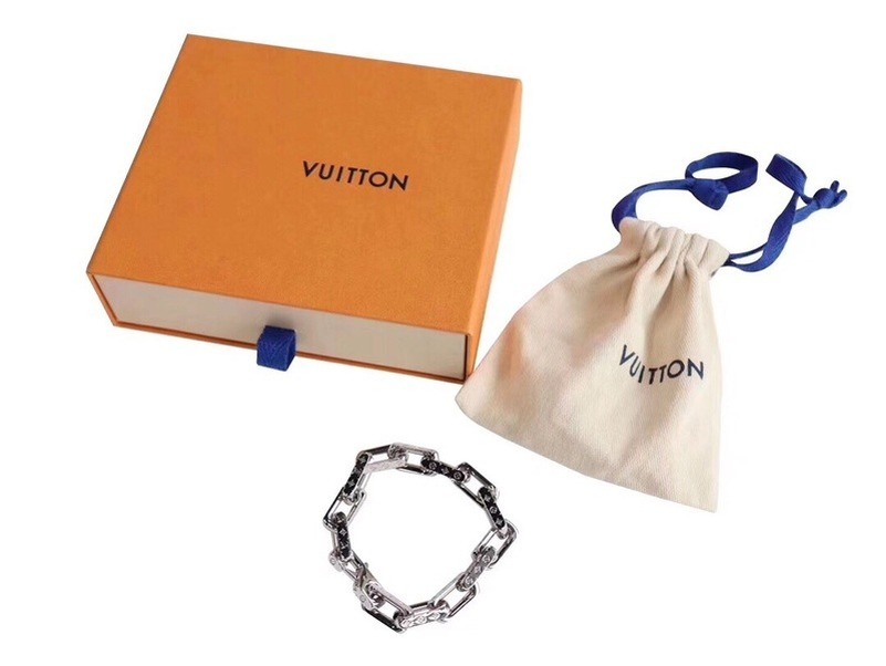 Vòng đeo tay kiểu dáng thời trang cá tính | BigBuy360 - bigbuy360.vn