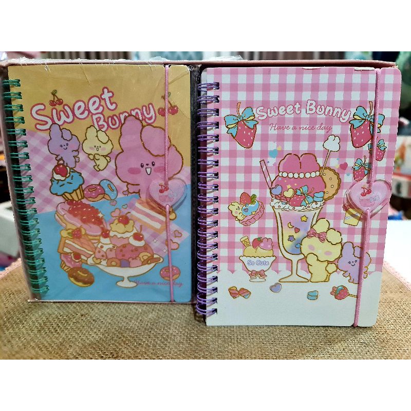 Sổ lò xo A5 bìa cứng có dây nẹp đánh dấu trang cute  size 18.5 cm chất lượng 32K mã XQA5-013