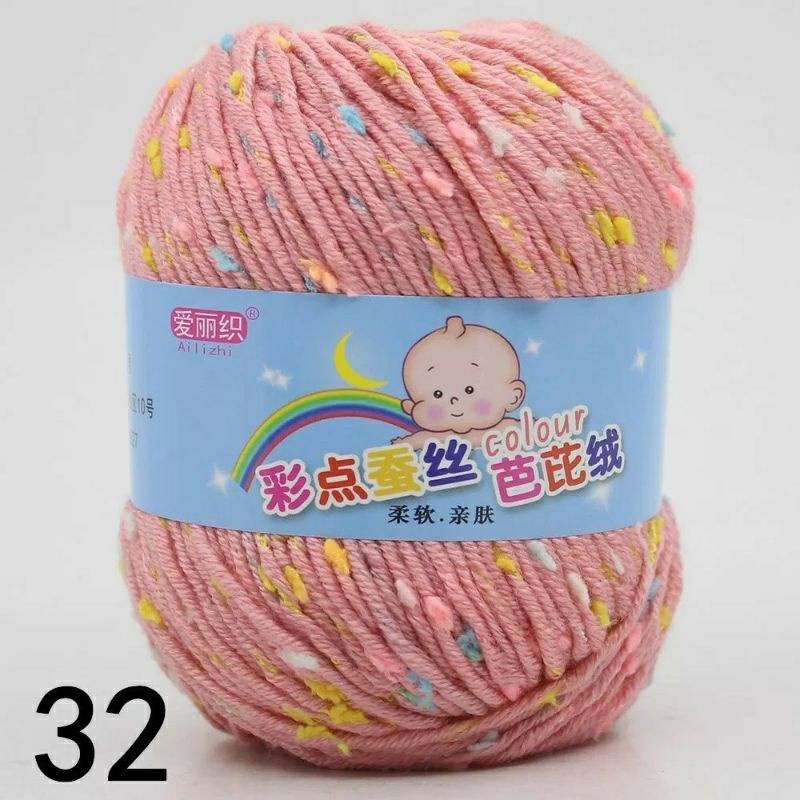 Cuộn len lụa nhiều màu sắc dùng để đan áo sweater/mũ