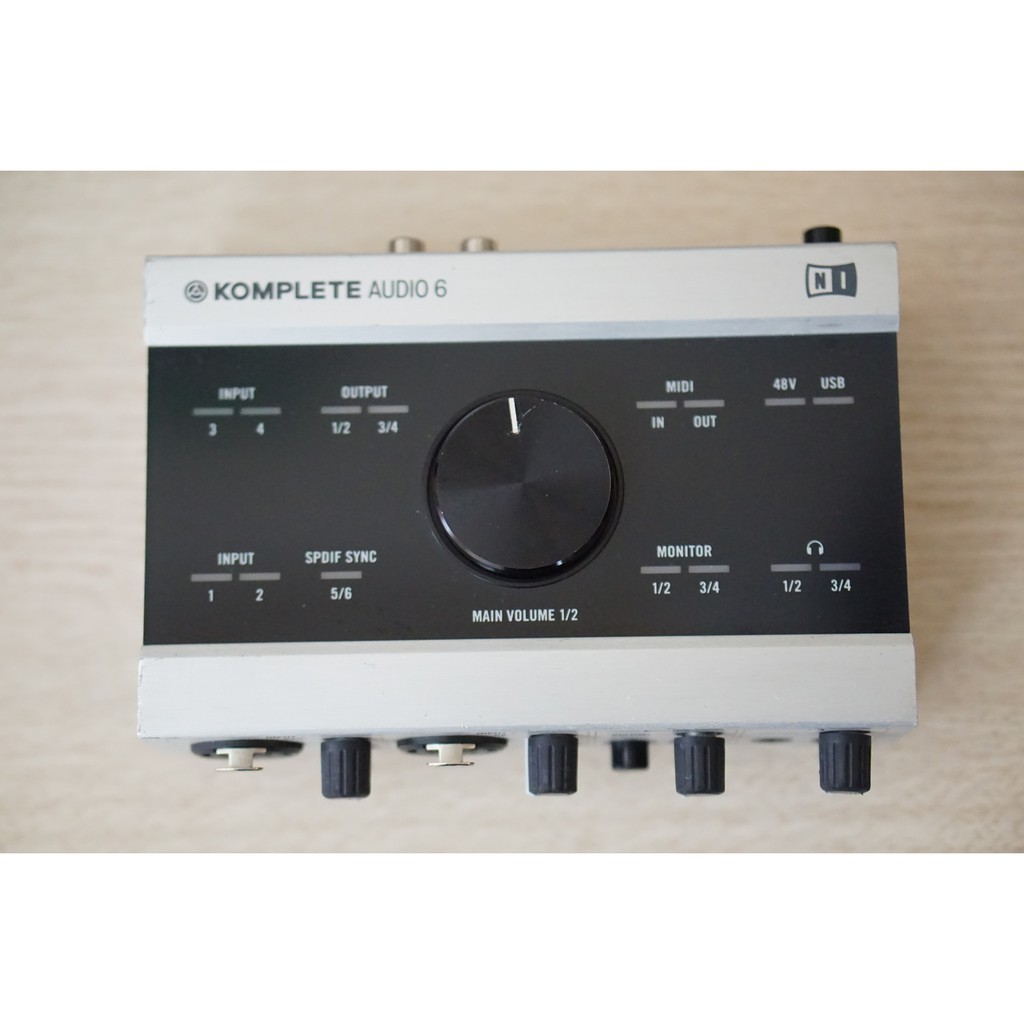 Komplete Audio 6 có vết xước- giảm giá
