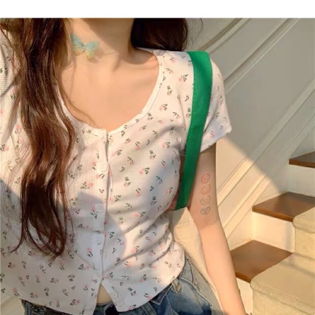 [Mã FAMAYWA giảm 10K đơn 50K] Áo dáng ngắn croptop hoạ tiết hoa nhí ( ảnh thật )