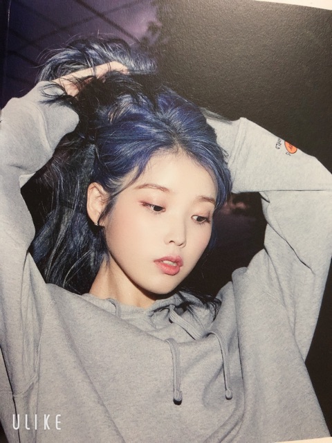 ÁO HOODIE IU ĐÃ MẶC TRONG MINI ALBUM “LOVE POEM”