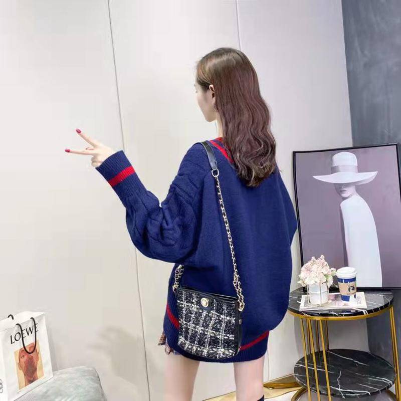 Áo len cổ chữ V dáng rộng thêu họa tiết phong cách phương Tây thời trang thu đông cho nữ | BigBuy360 - bigbuy360.vn