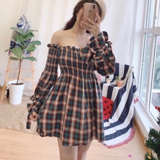 Đầm caro trễ vai