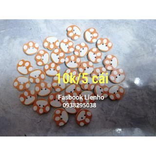 Nút gỗ hình thú và hoa văn