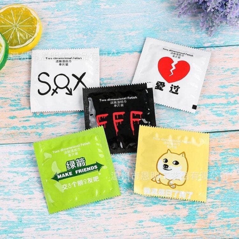 KHĂN ƯỚT MINI GÓI VUÔNG NHIỀU MÀU