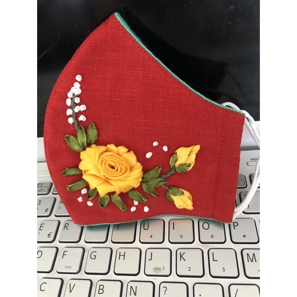 Khẩu trang thêu handmade phối màu bên trong