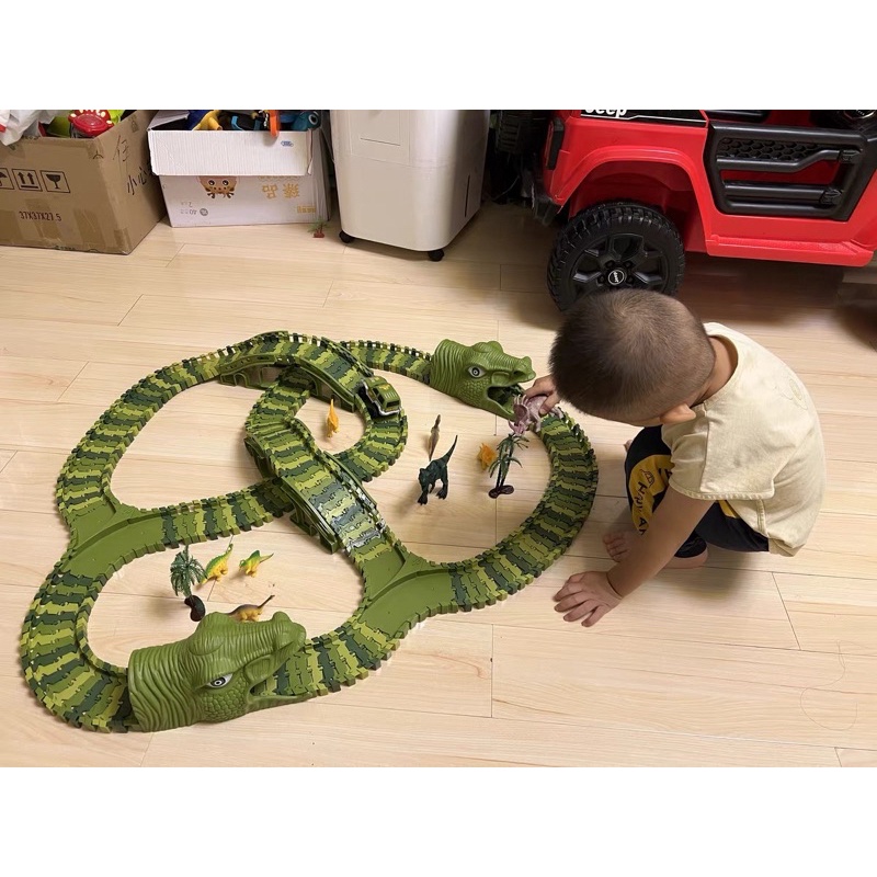 Bộ Đồ Chơi Lắp Ráp Đường Đua Khủng Long, Kèm Xe Địa Hình Chạy Trên Đường Ray Cỡ Lớn Cho Bé Sáng Tạo Gồm Có 240 Chi Tiết