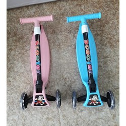 Xe trượt Scooter mẫu mới 2019 gấp gọn có đèn ở bánh xe, phanh chân