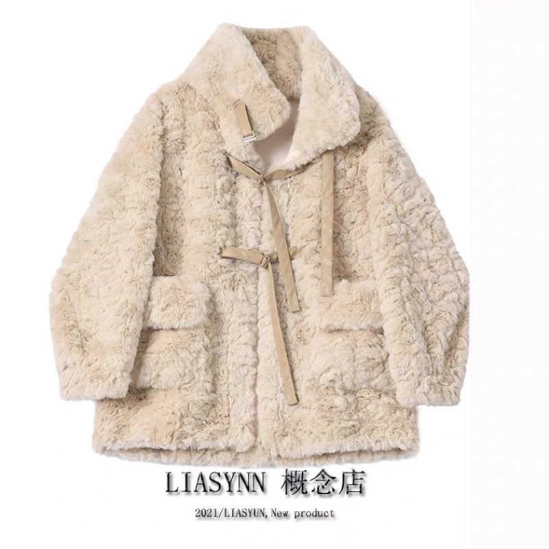 Áo khoác lông cổ cao phom dài qua mông thắt nơ tiểu thư