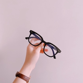 Kính chữ V form vuông, lắp được cận.
