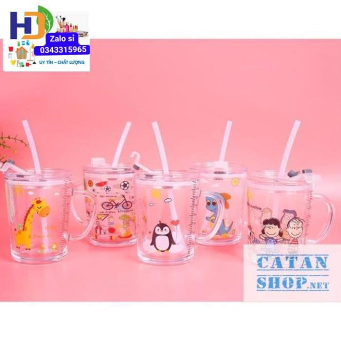 Ly chịu nhiệt thủy tinh chia vạch có nắp (tặng kèm ống hút), cốc ly pha sữa cho bé (mẫu ngẫu nhiên)