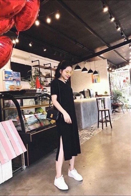 Váy xuông BASIC cổ tim dáng dài xẻ gấu | BigBuy360 - bigbuy360.vn