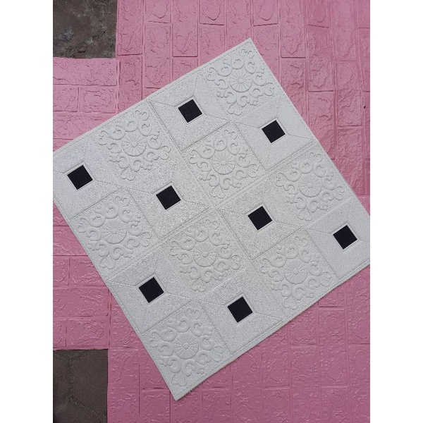 Xốp dán tường hoa văn 3D khổ lớn 70x70cm sẵn keo dày 4mm | BigBuy360 - bigbuy360.vn