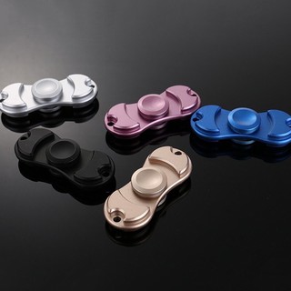 Con quay spinner 2 cánh kim loại độc đáo