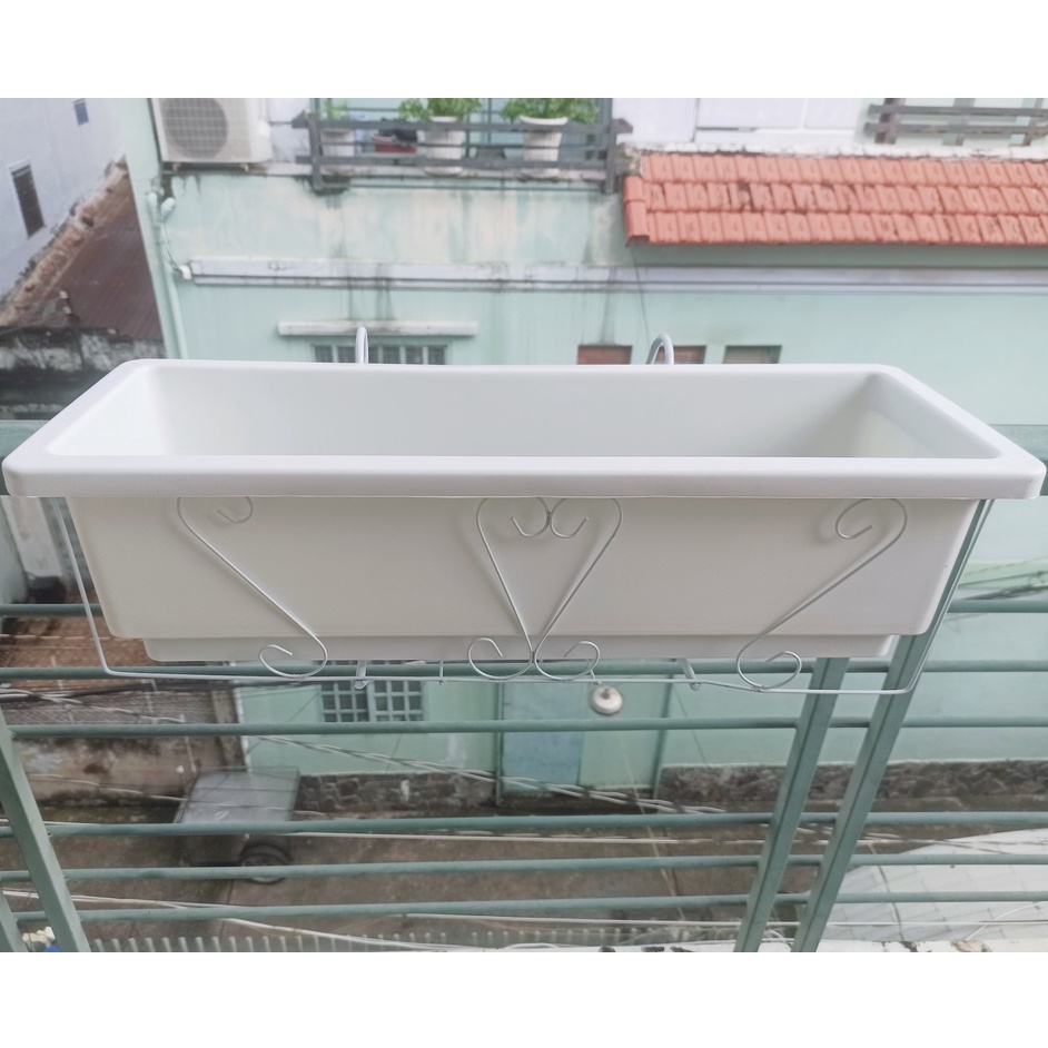 Bộ Khung Giá Treo Kèm Chậu Nhựa Chữ Nhật Trồng Hoa Ban Công Siêu Xinh Kích Thước 67x24cm