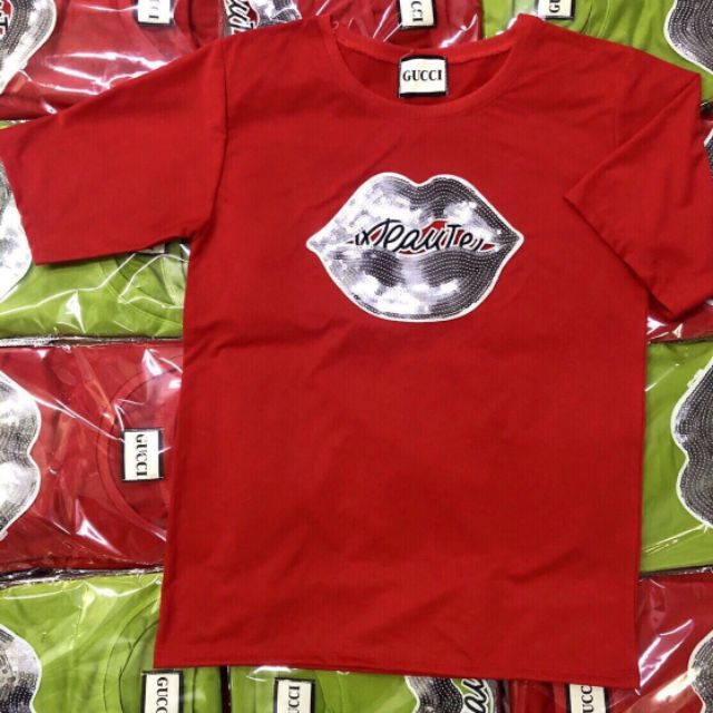 Áo thun kim sa môi