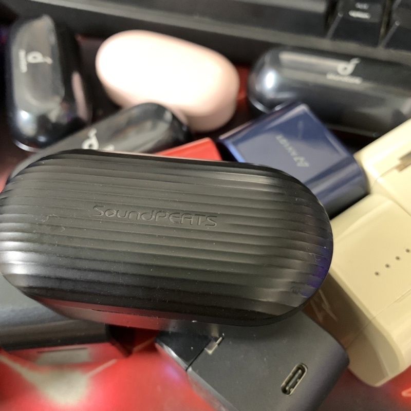 Hộp sạc soundpeats TrueFree+