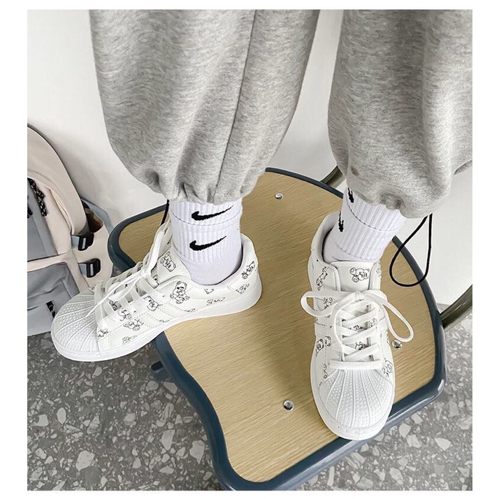 Giày thể thao mũi sò hoạ tiết gấu đáng yêu kèm ảnh thật