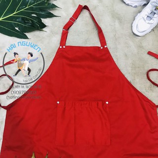 Tạp dề yếm đỏ đính nút