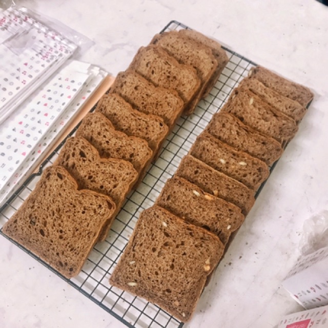 Ship HÀ NỘI ĐẾN TPHO THANH HOÁ  ) Bánh Mỳ Đen Nguyên Cám 20 lát - 500Gram | BigBuy360 - bigbuy360.vn