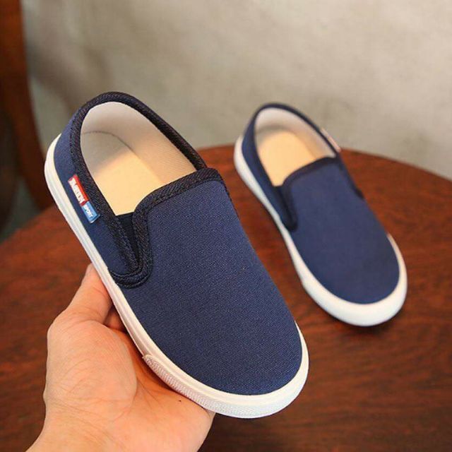 Giày slip on bé trai