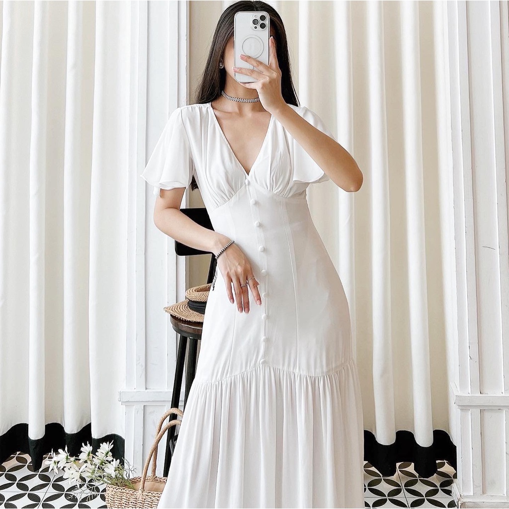 ĐẦM MAXI TRẮNG CỔ V PHỐI NÚT ĐUÔI CÁ