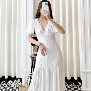 Đầm maxi trắng cổ v phối nút đuôi cá